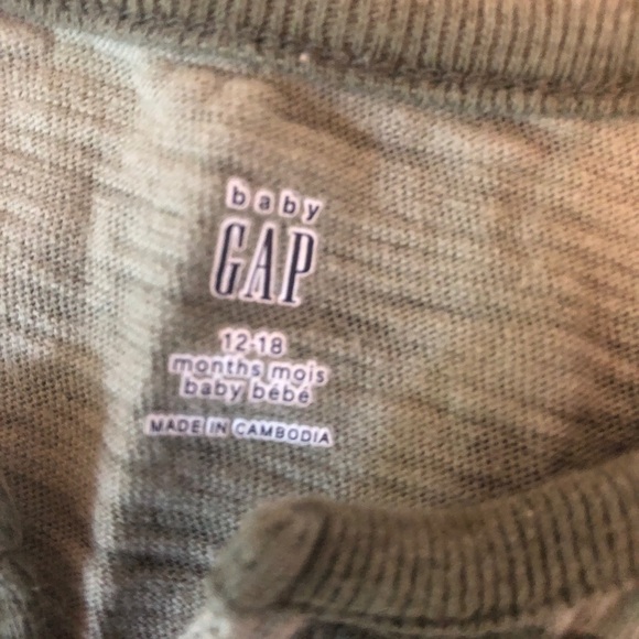 🚗3/$30 Gap romper - Picture 2 of 2